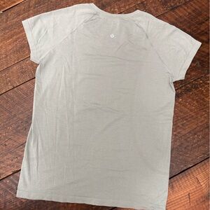 lululemon 🍋 Sage Green Short Sleeve Tee